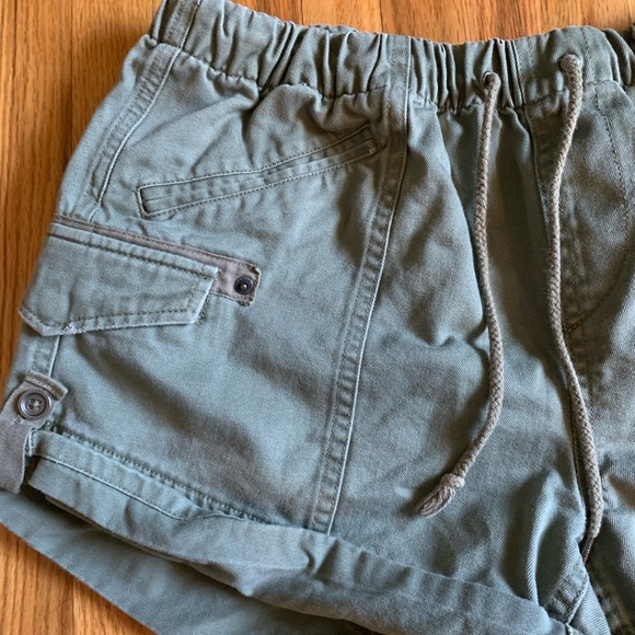 Volcom shorts - Picture 2 of 7